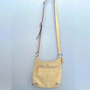 Coach Penelope Crossbody pebbled leather Bag Purse Hippie  snap close Adj strap